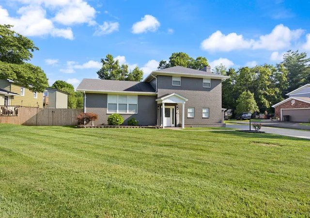 Photo 3 of Single family home for sale at 105 Bash Ave, Somerset, KY 42501 | MLS# 25013793 | Listing updated on 2025-10-07