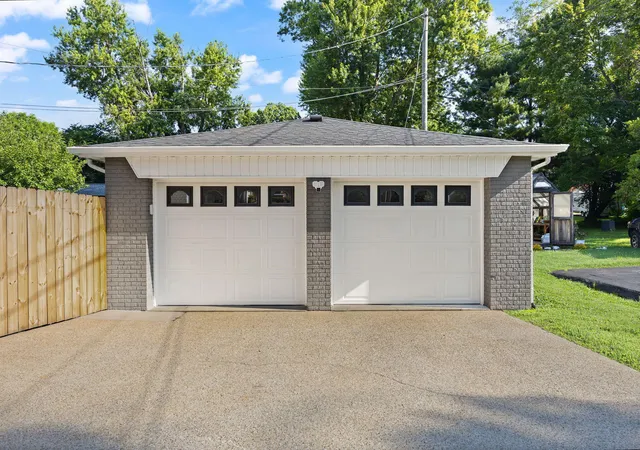 Photo 4 of Single family home for sale at 105 Bash Ave, Somerset, KY 42501 | MLS# 25013793 | Listing updated on 2025-10-07
