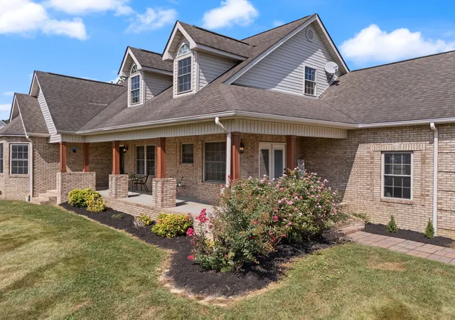 Photo 3 of Single family home for sale at 17 Buckland Loop, Corbin, KY 40701 | MLS# 25019167 | Listing updated on 2025-09-15
