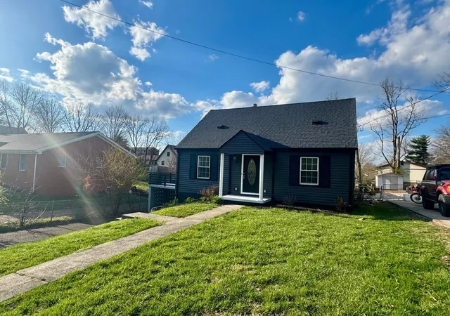 Photo 3 of Single family home for sale at 114 Bennington Ct, Richmond, KY 40475 | MLS# 25019257 | Listing updated on 2025-09-13