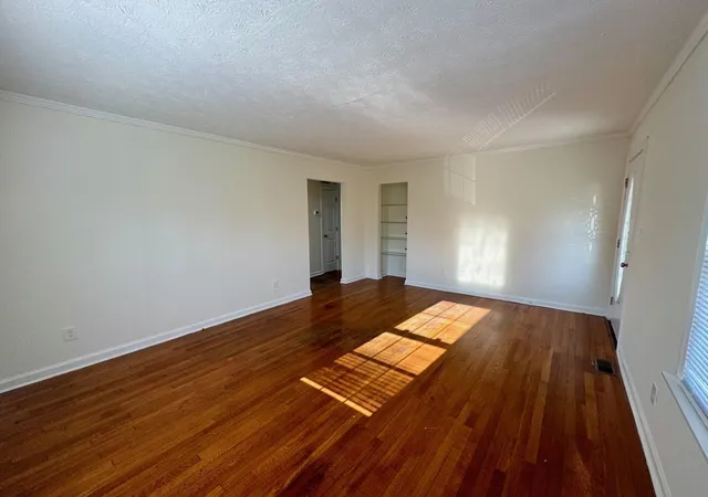 Photo 3 of Single family home for sale at 114 Bennington Ct, Richmond, KY 40475 | MLS# 25019257 | Listing updated on 2025-09-13