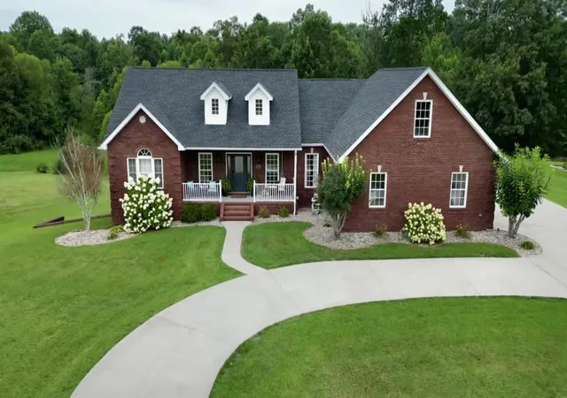 Photo 1 of Single family home for sale at 207 Remington Dr, Russell Springs, KY 42642 | MLS# 25019271 | Listing updated on 2025-10-10