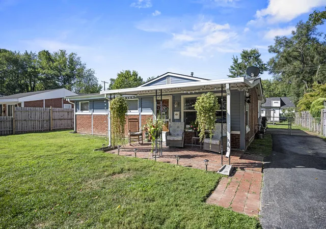 Photo 2 of Single family home for sale at 260 Mockingbird Ln, Lexington, KY 40503 | MLS# 25019273 | Listing updated on 2025-11-09