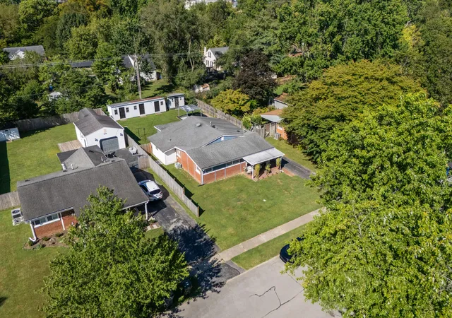 Photo 3 of Single family home for sale at 260 Mockingbird Ln, Lexington, KY 40503 | MLS# 25019273 | Listing updated on 2025-11-09