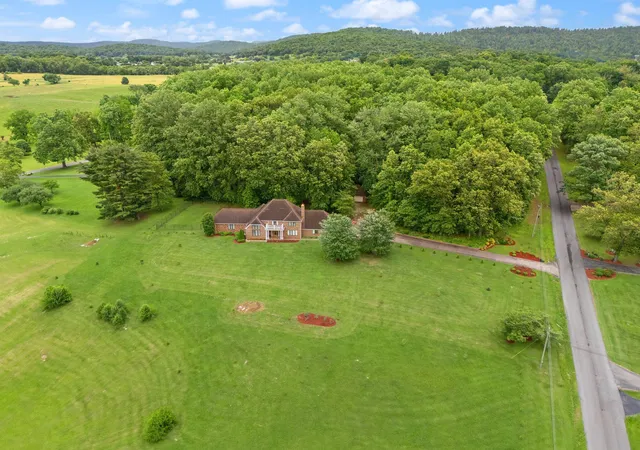 Photo 4 of Single family home for sale at 137 Indian Cave Subdivision, Monticello, KY 42633 | MLS# 25019323 | Listing updated on 2025-11-10