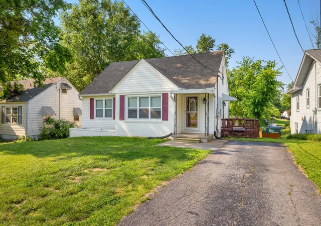 1st image of 710 E Main St, Danville, KY 40422 | MLS# 25019331