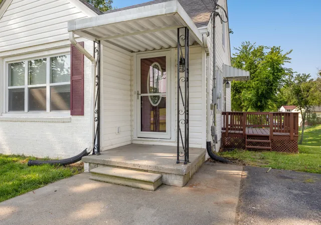 3rd image of 710 E Main St, Danville, KY 40422 | MLS# 25019331