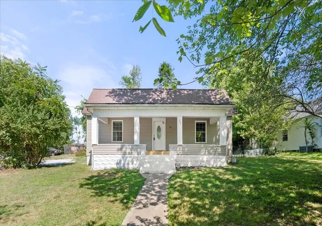 Photo 1 of Single family home for sale at 706 W Columbia St, Somerset, KY 42501 | MLS# 25500217 | Listing updated on 2026-01-05