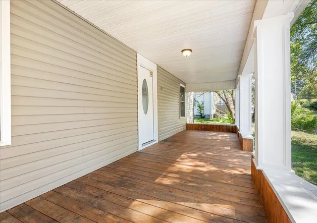 Photo 3 of Single family home for sale at 706 W Columbia St, Somerset, KY 42501 | MLS# 25500217 | Listing updated on 2026-01-05