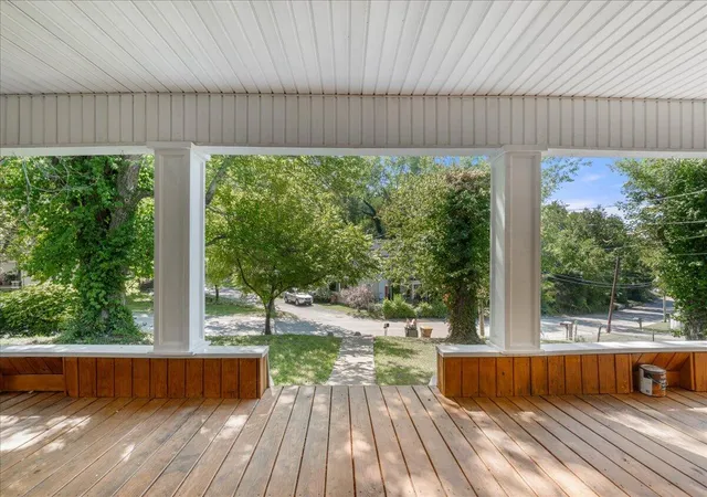 Photo 4 of Single family home for sale at 706 W Columbia St, Somerset, KY 42501 | MLS# 25500217 | Listing updated on 2026-01-05
