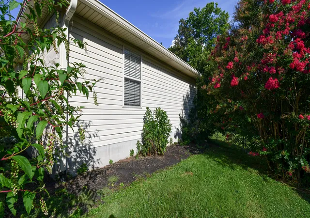Homes for sale in Lawrenceburg, KY | 111 Donna Dr, Lawrenceburg, KY 40342 | MLS# 25501483