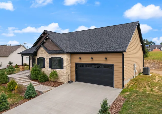 Photo 3 of Single family home for sale at 178 Bryants Way, London, KY 40741 | MLS# 25500234 | Listing updated on 2025-10-31