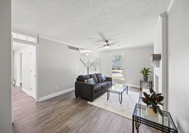 Photo 3 of Single family home for sale at 1705 Houndstooth Gln, Lexington, KY 40515 | MLS# 25500963 | Listing updated on 2025-12-07