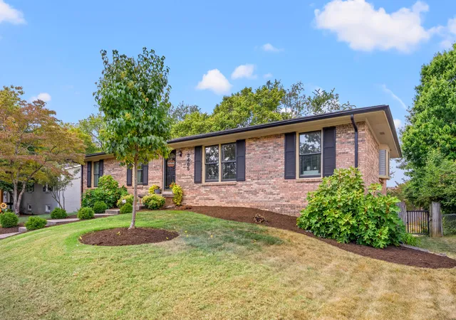 Photo 1 of Single family home for sale at 3465 Grasmere Dr, Lexington, KY 40503 | MLS# 25500306 | Listing updated on 2025-10-09