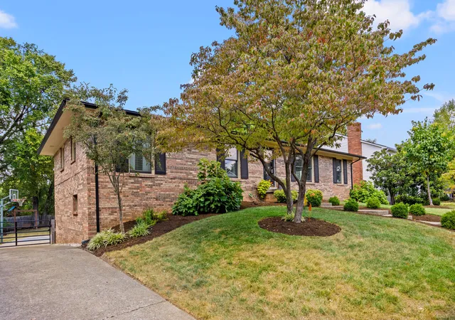 Photo 3 of Single family home for sale at 3465 Grasmere Dr, Lexington, KY 40503 | MLS# 25500306 | Listing updated on 2025-10-09