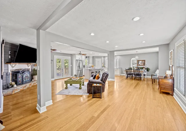 Photo 4 of Single family home for sale at 3465 Grasmere Dr, Lexington, KY 40503 | MLS# 25500306 | Listing updated on 2025-10-09