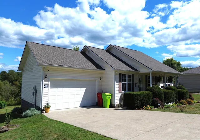 Photo 1 of Single family home for sale at 156 Autumn Dr, London, KY 40744 | MLS# 25500156 | Listing updated on 2025-10-09