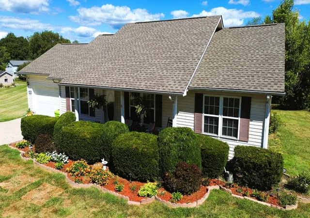 Photo 3 of Single family home for sale at 156 Autumn Dr, London, KY 40744 | MLS# 25500156 | Listing updated on 2025-10-09