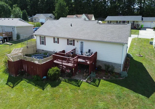 Photo 3 of Single family home for sale at 156 Autumn Dr, London, KY 40744 | MLS# 25500156 | Listing updated on 2025-10-09
