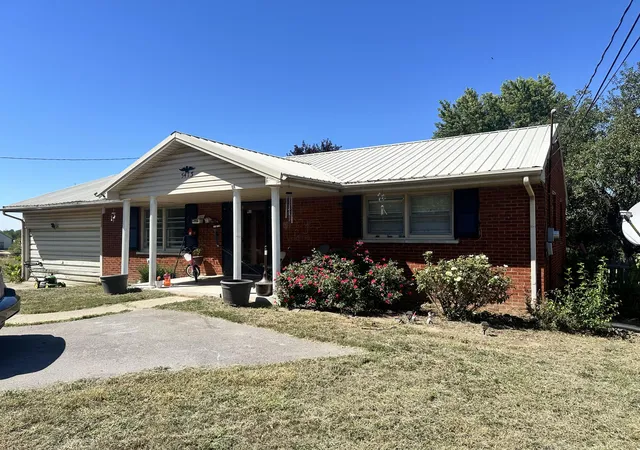 Photo 1 of Single family home for sale at 5413 Briar Hl Rd, Lexington, KY 40516 | MLS# 25500444 | Listing updated on 2026-01-23