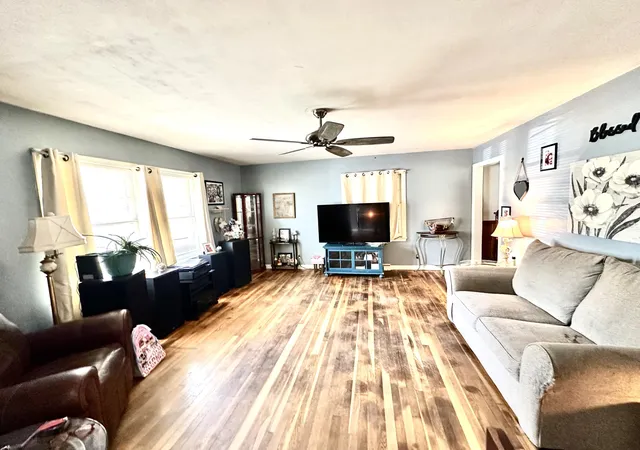 Photo 3 of Single family home for sale at 5413 Briar Hl Rd, Lexington, KY 40516 | MLS# 25500444 | Listing updated on 2026-01-23