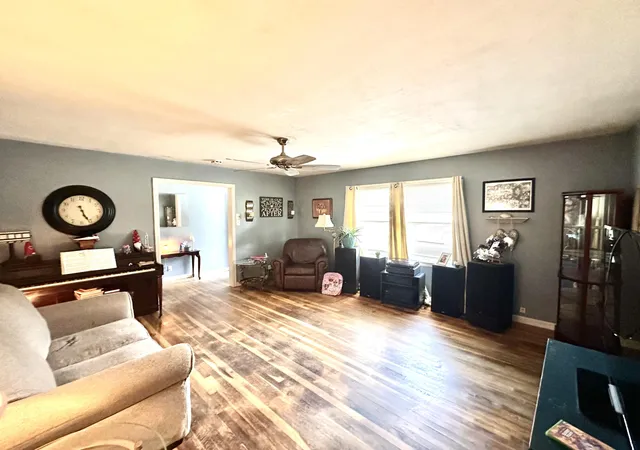 Photo 3 of Single family home for sale at 5413 Briar Hl Rd, Lexington, KY 40516 | MLS# 25500444 | Listing updated on 2026-01-23