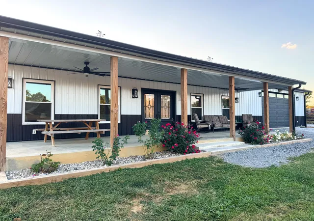 Photo 1 of Single family home for sale at 733 Richmond Rd, Lancaster, KY 40444 | MLS# 25500186 | Listing updated on 2025-10-29