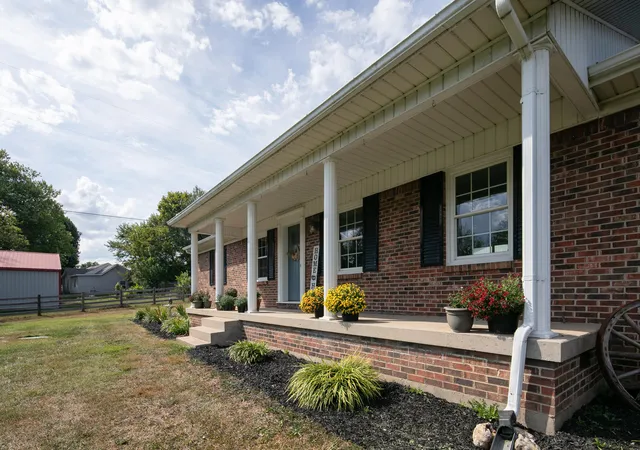 Photo 3 of Single family home for sale at 733 Richmond Rd, Lancaster, KY 40444 | MLS# 25500186 | Listing updated on 2025-10-29