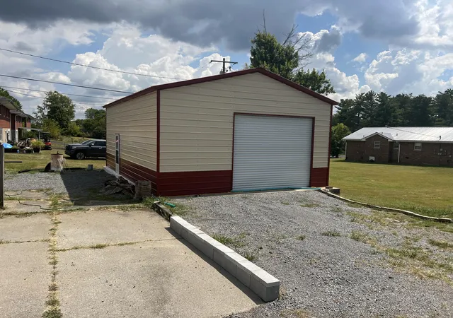 Photo 4 of Single family home for sale at 232 Madison Ave, Danville, KY 40422 | MLS# 25500291 | Listing updated on 2025-10-09