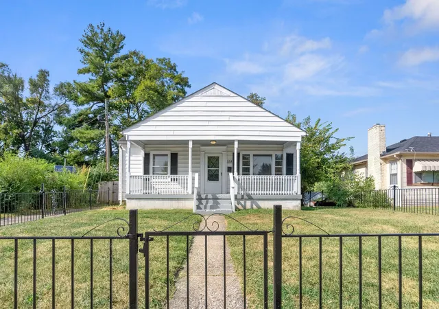Photo 2 of Single family home for sale at 558 Emerson Dr, Lexington, KY 40505 | MLS# 25501333 | Listing updated on 2025-10-15