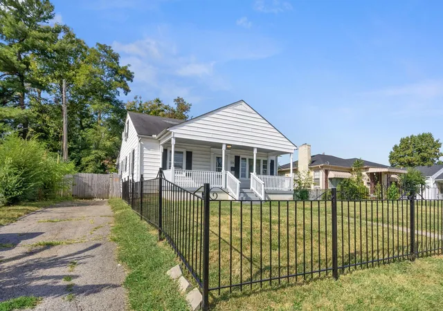 Photo 3 of Single family home for sale at 558 Emerson Dr, Lexington, KY 40505 | MLS# 25501333 | Listing updated on 2025-10-15