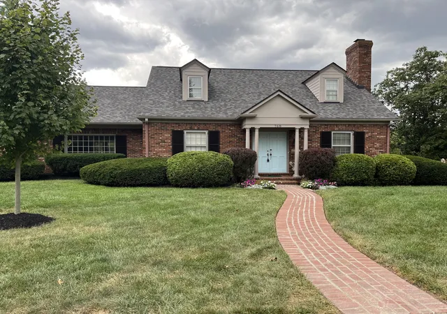 Photo 2 of Single family home for sale at 768 Cottage Grv Ln, Lexington, KY 40502 | MLS# 25500507 | Listing updated on 2025-10-22