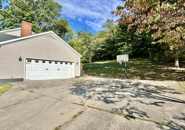 Photo 3 of Single family home for sale at 103 Rebel Dr, Somerset, KY 42501 | MLS# 25500591 | Listing updated on 2025-10-27