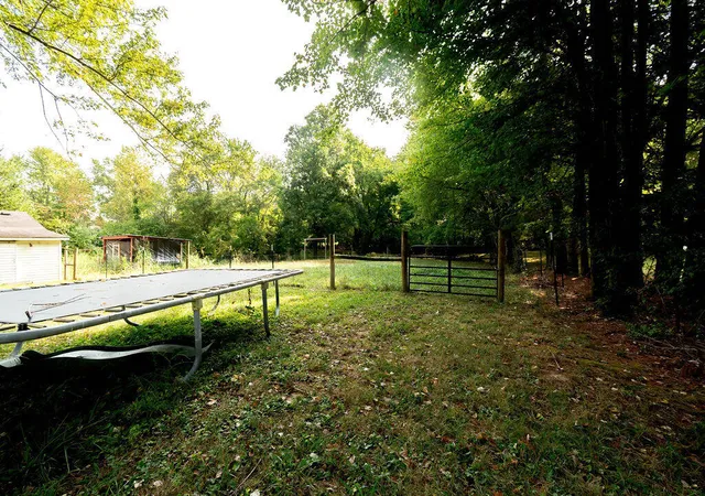 Photo 4 of Single family home for sale at 410 College Hill Rd, Waco, KY 40385 | MLS# 25500671 | Listing updated on 2026-01-06