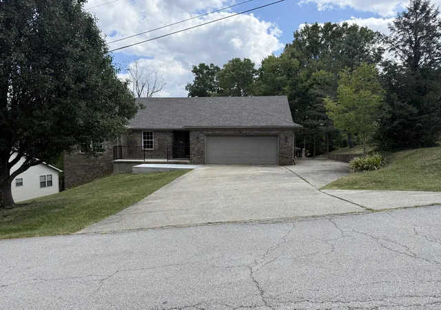 Photo 4 of Single family home for sale at 103 Harbor Side Ct, Georgetown, KY 40324 | MLS# 25500768 | Listing updated on 2025-10-14