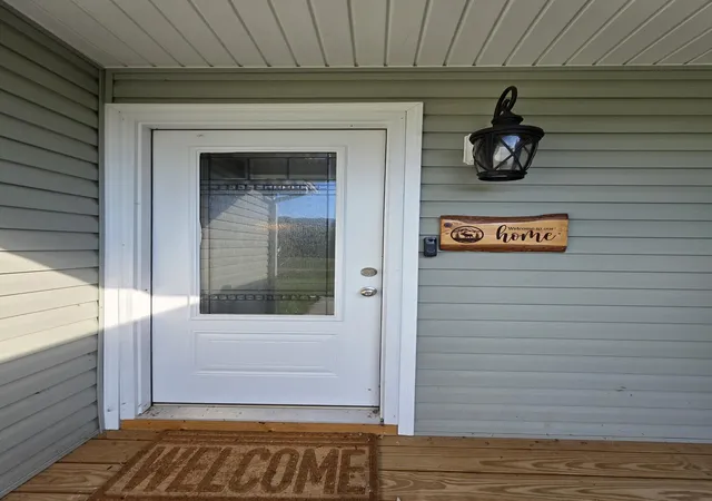 Photo 3 of Single family home for sale at 124 Birch Crk Ln, East Bernstadt, KY 40729 | MLS# 25500921 | Listing updated on 2025-10-31