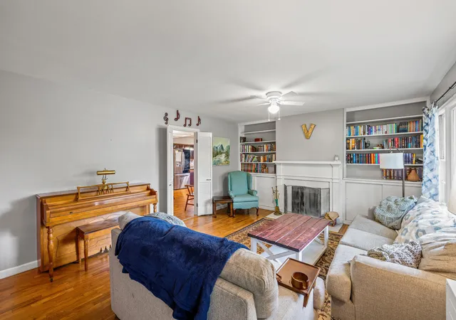 Photo 3 of Single family home for sale at 1023 Chickasaw Trl, Frankfort, KY 40601 | MLS# 25501038 | Listing updated on 2025-09-11