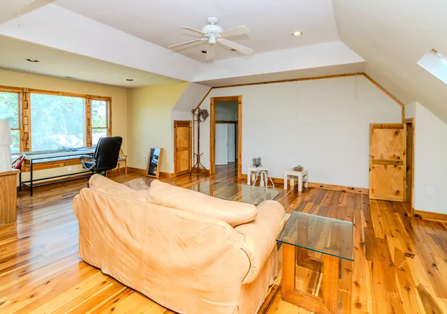Photo 3 of Single family home for sale at 4250 Harrodsburg Rd, Danville, KY 40422 | MLS# 25500844 | Listing updated on 2025-11-22
