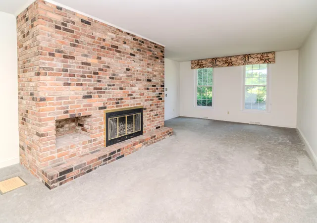 Photo 3 of Single family home for sale at 4250 Harrodsburg Rd, Danville, KY 40422 | MLS# 25500844 | Listing updated on 2025-11-22
