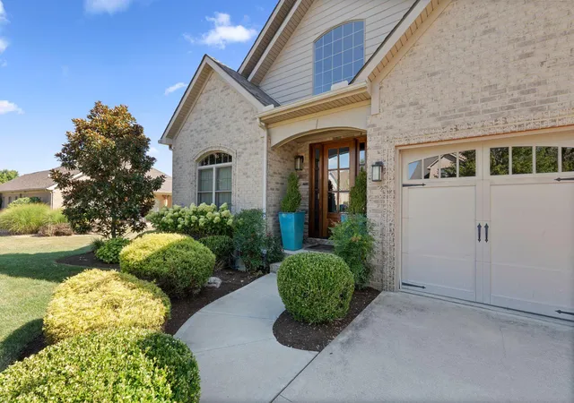Photo 3 of Single family home for sale at 2432 Coroneo Ln, Lexington, KY 40509 | MLS# 25501341 | Listing updated on 2025-10-09