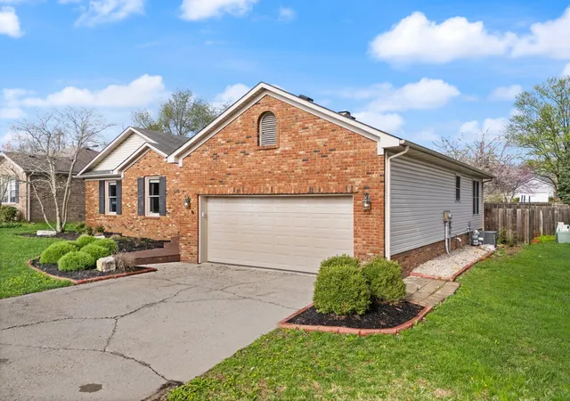 Photo 3 of Single family home for sale at 4833 Agape Dr, Lexington, KY 40514 | MLS# 25500915 | Listing updated on 2025-10-09