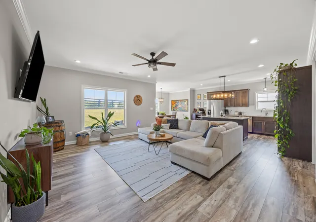 Photo 4 of Single family home for sale at 708 Shelburne Way, Nicholasville, KY 40356 | MLS# 25500982 | Listing updated on 2025-10-20