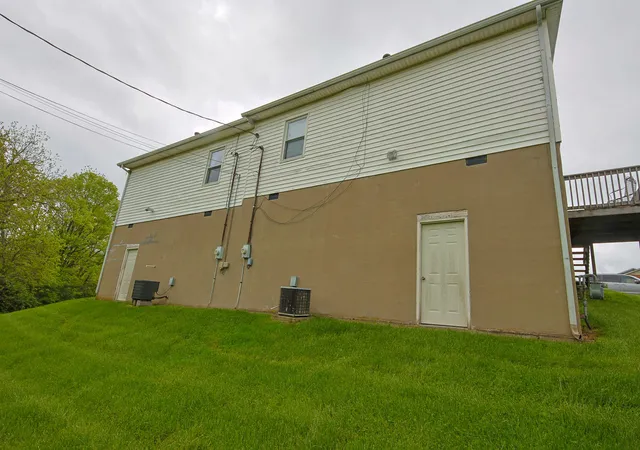 Photo 3 of Sale Pending at 800-805 Country Clb Ct, Winchester, KY 40391 | MLS# 25501029 | Listing updated on 2025-09-22