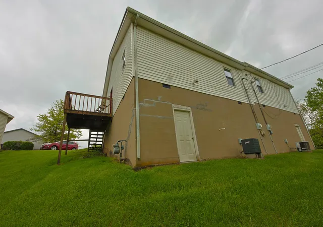 Photo 4 of Sale Pending at 800-805 Country Clb Ct, Winchester, KY 40391 | MLS# 25501029 | Listing updated on 2025-09-22