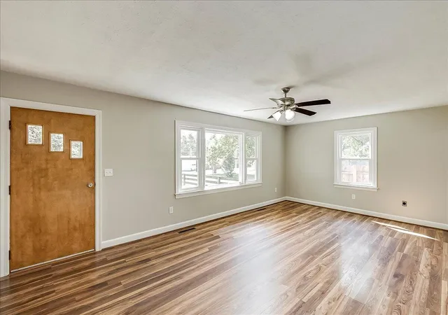 Photo 3 of Single family home for sale at 205 Switzer Rd, Frankfort, KY 40601 | MLS# 25501203 | Listing updated on 2025-10-09
