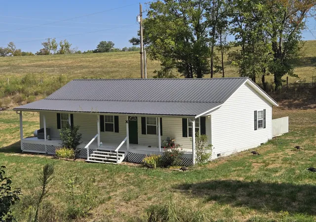 Photo 1 of Single family home for sale at 175 Waterworks Rd, Winchester, KY 40391 | MLS# 25501347 | Listing updated on 2025-10-09