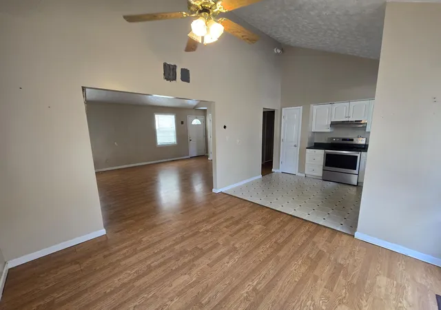 Photo 4 of Single family home for sale at 175 Waterworks Rd, Winchester, KY 40391 | MLS# 25501347 | Listing updated on 2025-10-09