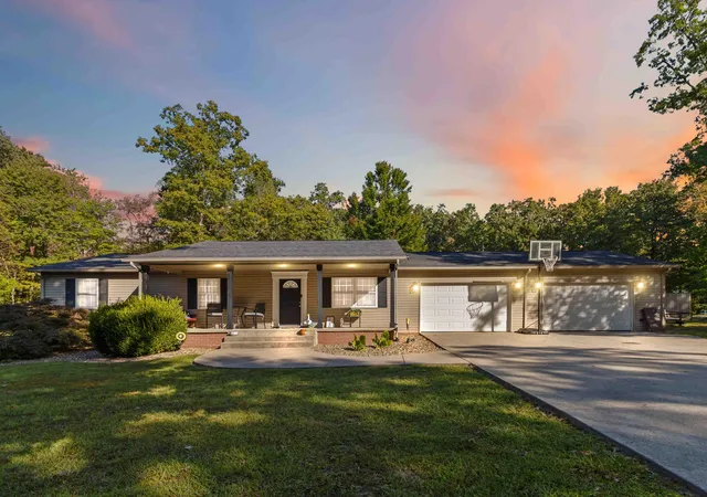 Photo 2 of Single family home for sale at 1490 Hickory Hills Ln, London, KY 40741 | MLS# 25501401 | Listing updated on 2026-01-01