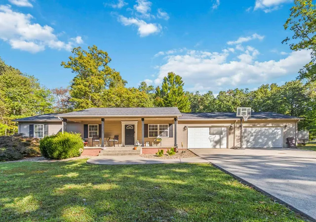 Photo 1 of Single family home for sale at 1490 Hickory Hills Ln, London, KY 40741 | MLS# 25501401 | Listing updated on 2026-01-01