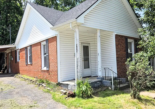 Homes for sale in Paris, KY | 225 Kentucky Ave, Paris, KY 40361 | MLS# 26012498